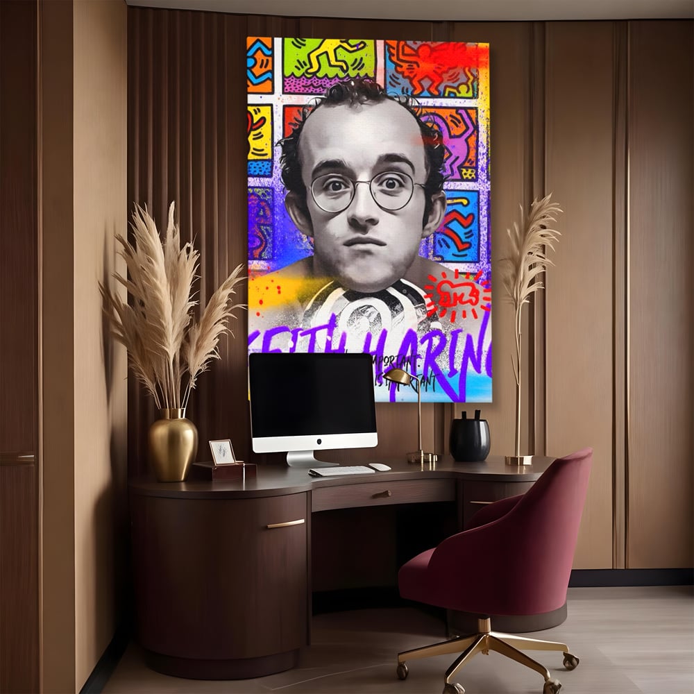 Tablou canvas cu tablou canvas cu portret alb negru si grafica keith haring, fara rama, pe sasiu de lemn, pe perete intr-un birou